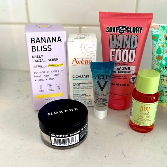 Beauty Bundle, 10 Deluxe Size Samples - Picture 2 of 4